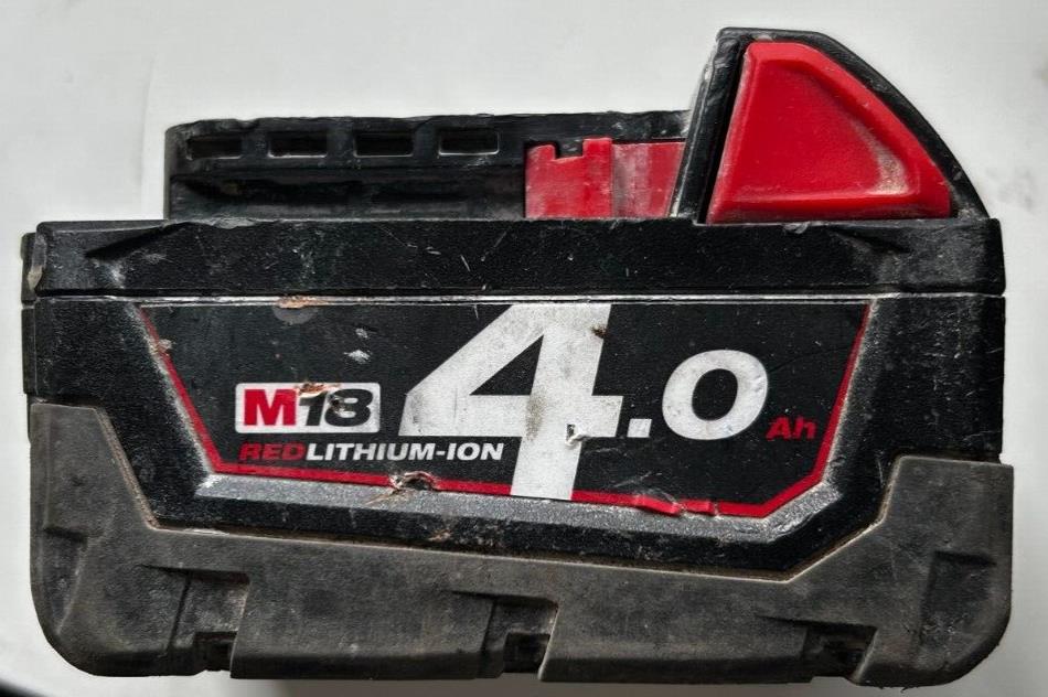 Milwaukee Battery 4.0Ah Li-ion 18V M18 B4  Redlithium Battery Indicator Used