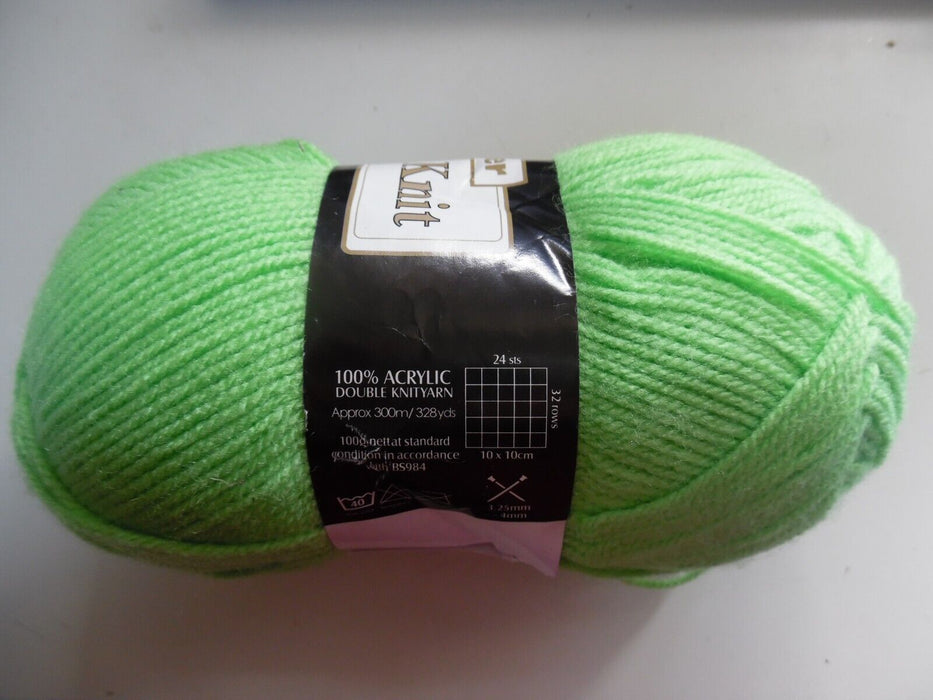 Mariner double knit Green 100 percent acrylic knit yarn 328 yards