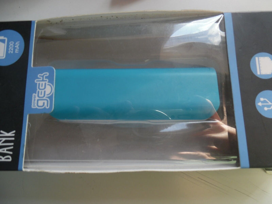 Power Geek  2200 mAh power bank 30cm USB-A to micro USB cable inside