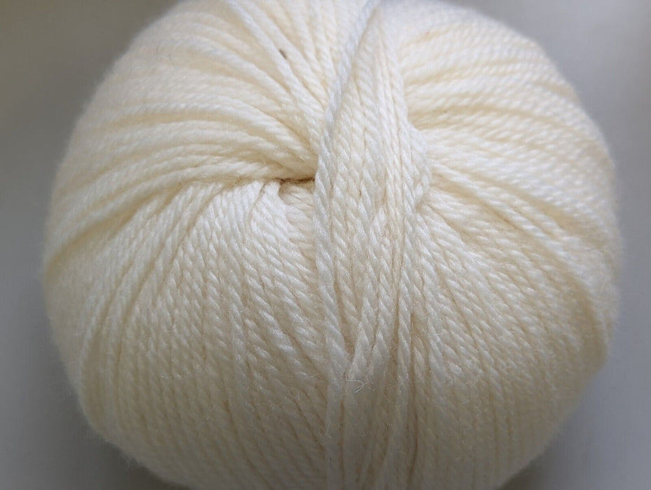 ADRIAFIL NEW ZEALAND ARAN KNITTING YARN 75% WOOL BALL - WHITE 100G