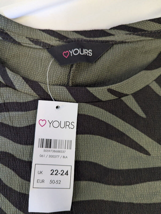 Love Yours Stripped T-Shirt - UK 22-24