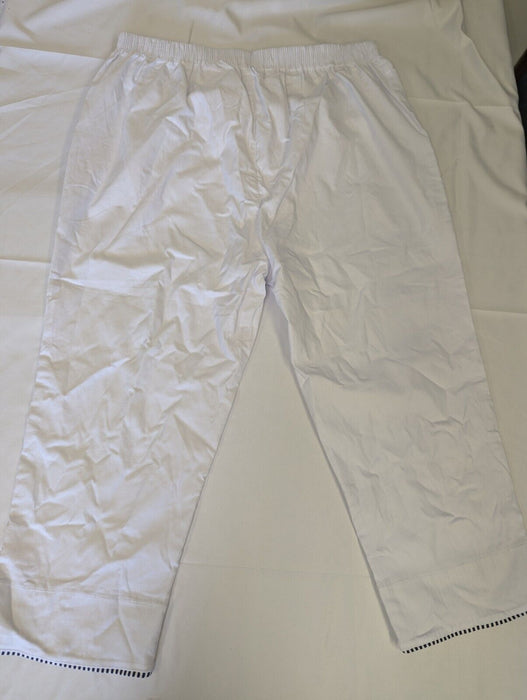 Unbranded White Womans Short Trousers Size 24 / EUR 52